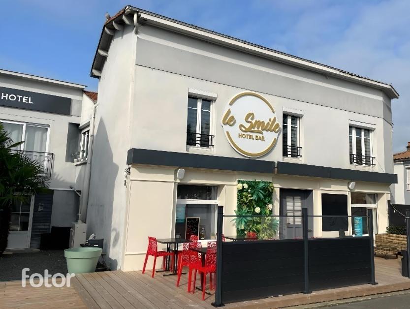 Hotel Le Smile Saint-Vincent-Sterlanges ภายนอก รูปภาพ