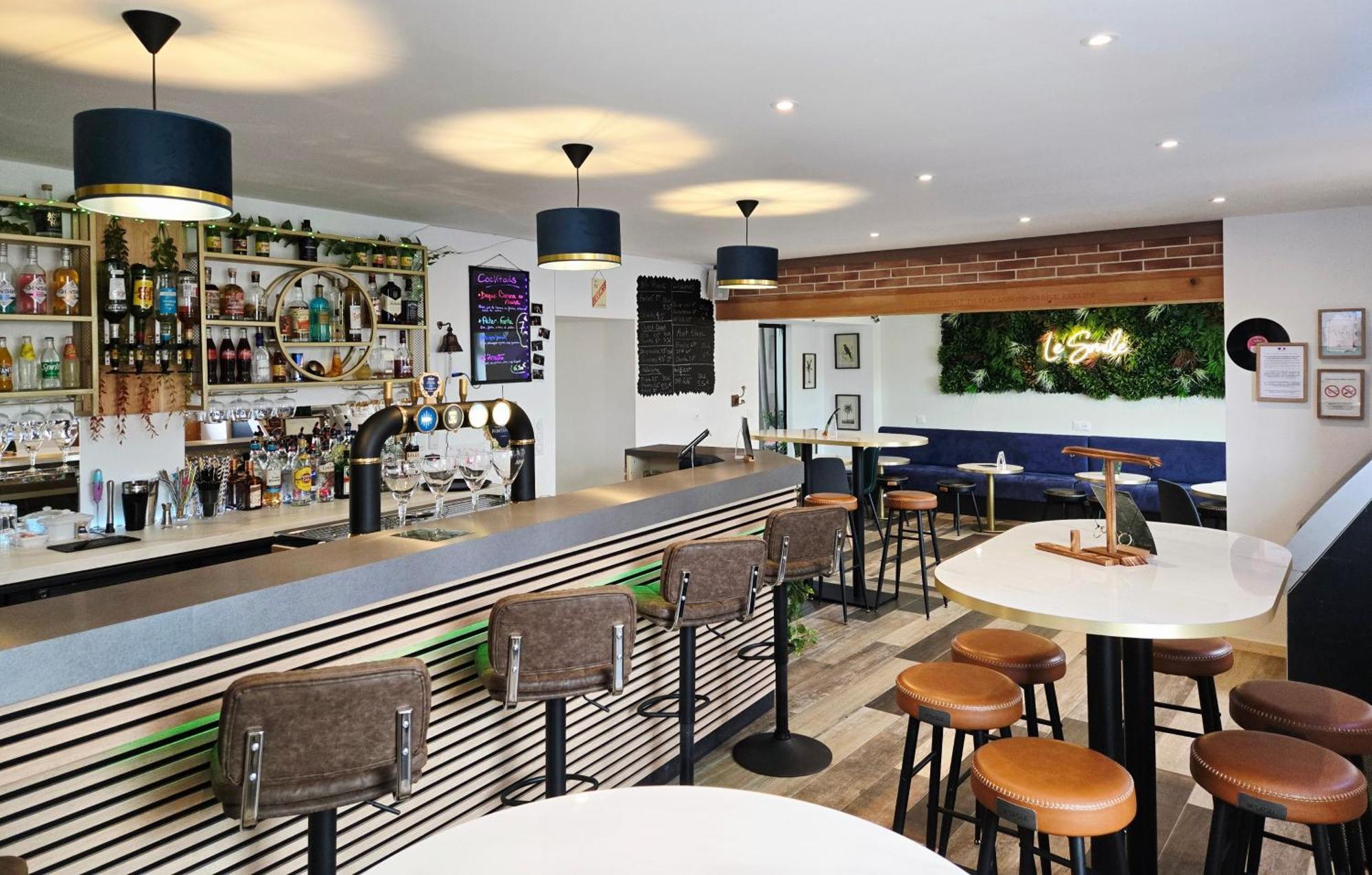 Hotel Le Smile Saint-Vincent-Sterlanges ภายนอก รูปภาพ