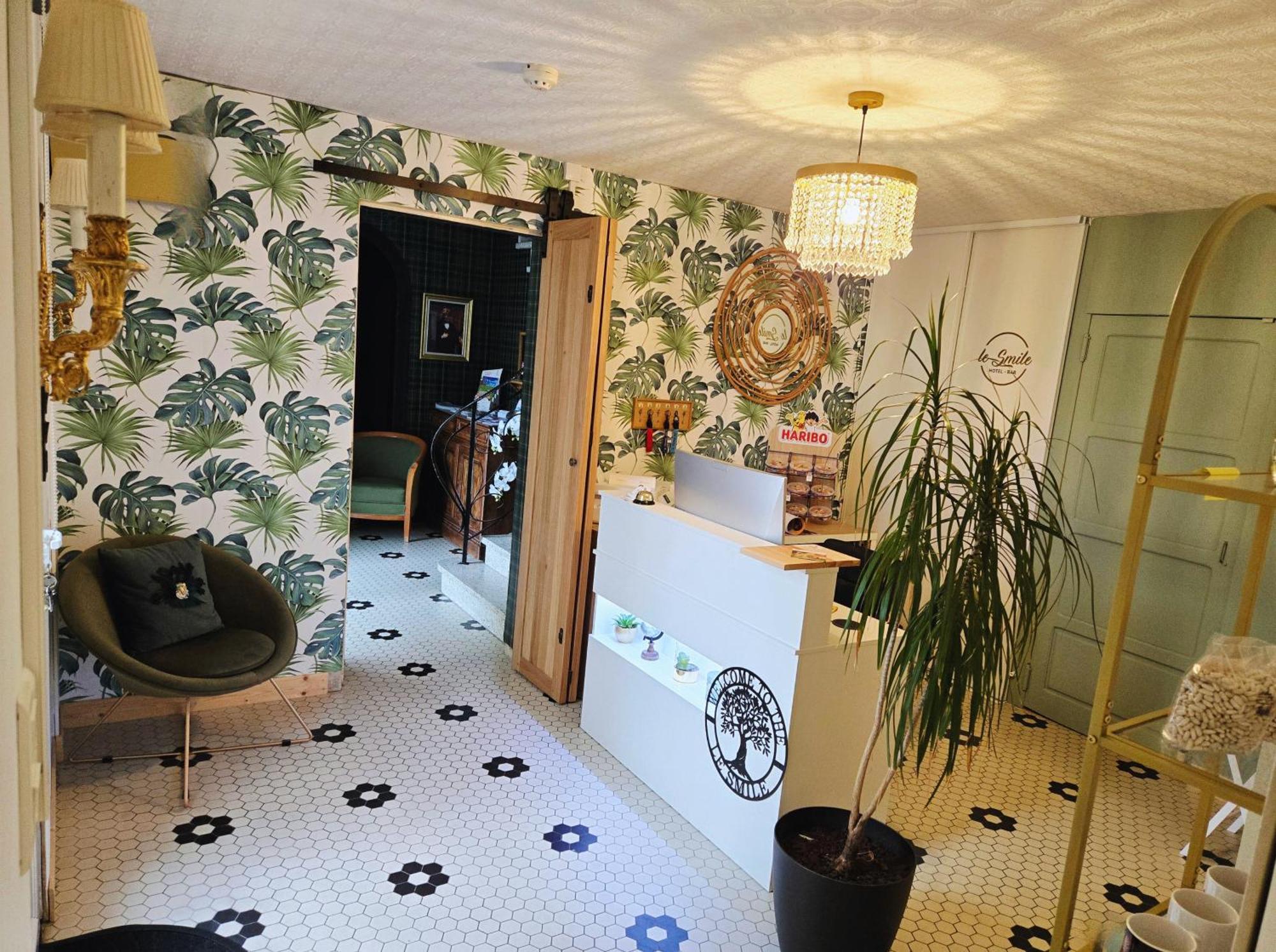 Hotel Le Smile Saint-Vincent-Sterlanges ภายนอก รูปภาพ